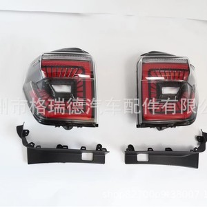 Las luces traseras Greed son compatibles con las luces traseras LED Superb 4Runner con luces de freno secuenciales en negro/rojo oscuro y luz de estacionamiento. - Product Image 2