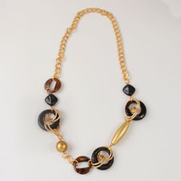 Collier long en résine ambre marron avec pendentif triangle et intercalaire en métal doré, style mode, OEM/ODM