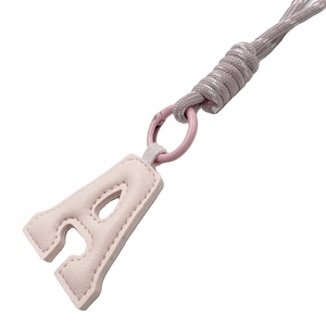 Llavero de Cuero Creativo con 26 Letras, Antipérdida, Exquisito, Colgante para Bolsa, Pequeño Accesorio de Regalo - Product Image 4