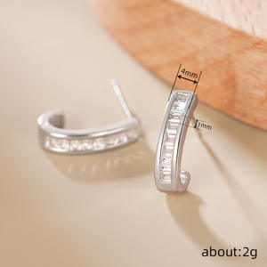 Orecchini a Cerchio Monica Vinader in Oro Bianco con Diamanti Rotondi Incastonati, Gioielli Classici da Donna - Product Image 6