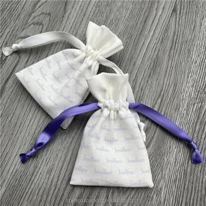 กระเป๋าผ้าฝ้ายพิมพ์ลายครีมผ้าฝ้ายแบบผูกเชือกสำหรับเป็นของขวัญขนาดเล็กกระเป๋ากันฝุ่นกระเป๋าผ้าลินินรีไซเคิลพร้อมโลโก้ - Product Image 3