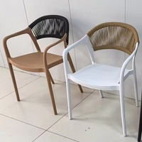 Chaises de salle à manger empilables en plastique PP résistantes pour l'extérieur, avec dossier en rotin et corde, pour la maison et les restaurants – Vente chaude directe usine
