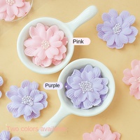 Fleurs de chocolat fondantes Sakura à double couche élégantes | Décorations de centre de bonbons perlés pour la garniture de gâteau et la cuisson de dessert