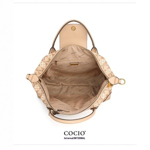 Custom Wholesale Women's Lightweight Portable <b>Travel</b> Storage Gym <b>Bag</b> Pvc Duffel Fashionable Waterproof <b>Weekender</b> <b>Bag</b> - Product Image 4