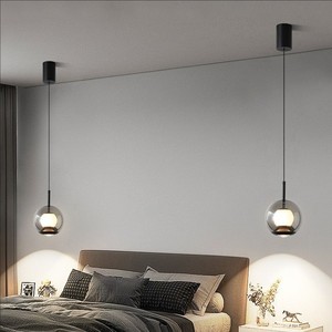 Lampada a sospensione da comodino The Small Moonlight Lamp, stile italiano di alta gamma, che offre una <span class=keywords><strong>luce</strong></span> per le stanze. - Product Image 1
