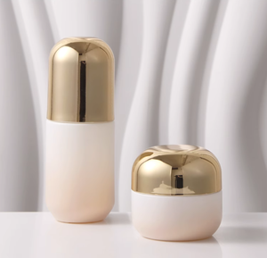 Nouvelle bouteille en verre durable et élégante <span class=keywords><strong>de</strong></span> sérum <span class=keywords><strong>de</strong></span> visage <span class=keywords><strong>d</strong></span>'ingrédient cosmétique <span class=keywords><strong>de</strong></span> crème <span class=keywords><strong>d</strong></span>'<span class=keywords><strong>eau</strong></span> comporte le chapeau <span class=keywords><strong>d</strong></span>'or lumineux pour l'emballage - Product Image 5