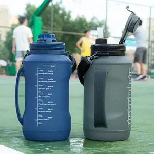 Hot Sale Großhandel BPA Free 2L Sport Gym Faltbares Trinken Faltbare Silikon Reise wasser flasche mit Strohhalm und Zeit markierung