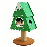 Arbre à chat en feutre pour Noël avec griffoir en sisal et maisonnette pour chat