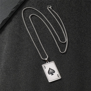 Collana con Pendente Asso di Picche Nera, Motivo a Croce Delicato, in Acciaio Inossidabile, con Catena Dorata a Tema Poker (Asso, Regina, Cuori) - Product Image 2