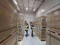 Modules solaires photovoltaïques bifaciaux à double vitrage JA JAM54D41 Lb de type N à demi-cellule, 430w 435w 440w 455w, entièrement noirs, en stock en Europe