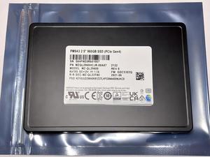 PM9A3 2.5 นิ้ว 960GB PCIe Gen4 U.2 SSD ฮาร์ดดิสก์แบบติดตั้งภายในสำหรับเซิร์ฟเวอร์ MZQL2960HCJR-00B7C Pcie4.0 X4 Nvme U.2 2.5 นิ้ว V-Nand Tlc - Product Image 1