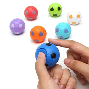 Neuheiten Plastiks pielzeug Fußball Hand Spinner Mini Fußball Zappeln Spielzeug Stress abbau Spielzeug für Kinder und Erwachsene