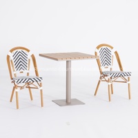 Ensemble de meubles de jardin et d'extérieur de luxe : table et chaise monobloc tressées en forme de V pour restaurant