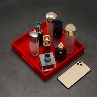 Plateau de service carré en plastique antidérapant de grande taille personnalisé pour aliments et boissons, avec poignée, pour utilisation en bar