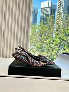 Escarpins à talon chaton pour femme, en cuir véritable, à bout pointu, avec motif rose 3D, en soie, confortables, pour soirée ou décontracté, semelle extérieure en cuir véritable - Product Image 2