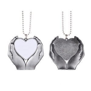 DIY Design Pet Paw <span class=keywords><strong>Tag</strong></span> Logo Personnalisé Amour dans les Mains Aile Pendentifs Suspendus Sublimation Forever in My Heart Car Hanger - Product Image 2