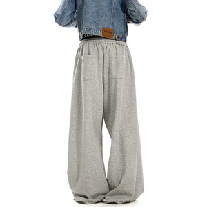 Pantalon de survêtement personnalisé pour <span class=keywords><strong>femme</strong></span>, <span class=keywords><strong>gris</strong></span> uni, double ceinture, en mélange de coton molletonné, coupe large et ample - Product Image 3
