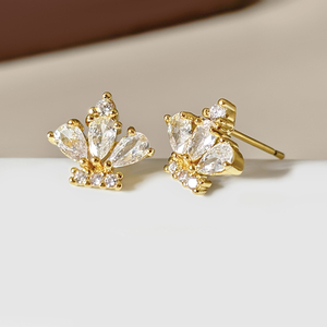 Pendientes de Corona con Circonita Cúbica y Baño de Oro de 18K para Mujer, Disponibles al por Mayor - Product Image 1