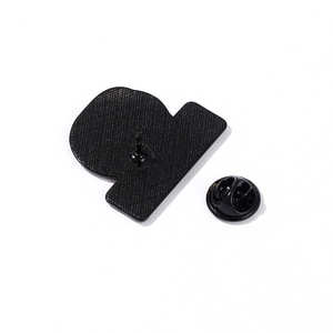 Pin de esmalte de cómic de terror <span class=keywords><strong>Tomie</strong></span> Girl Mia Wallace, insignia ovalada y rectangular galvanizada, accesorio para bolso - Product Image 3