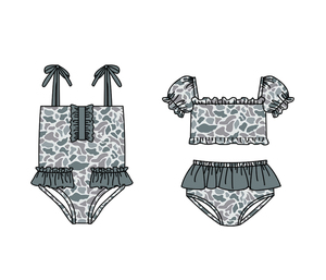 Traje de Baño Personalizado para Niñas, Informal, de Primavera y Otoño, con Estampado de Camuflaje Gris, Transpirable, de Algodón y Elastano, con Volantes - Product Image 1