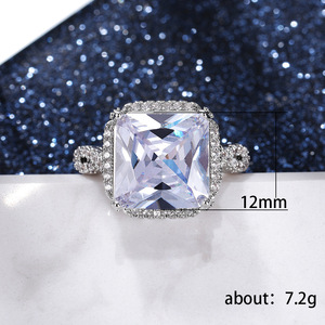 Anillo de Compromiso de Diamantes con Corte Asscher en Oro Blanco para Mujer F721, Diamantes Laterales de Color D Naturales - Product Image 5
