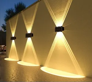 ソーラーウォールランプ屋外ウォームライト防水上下発光照明バルコニーヤードガーデンデコレーションライト外壁