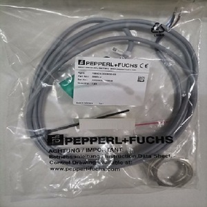 Capteur ultrasonique Pepperl+Fuchs UCC1000-30GM-IUR2-V15 pour la détection d'eau et de liquides transparents - Product Image 3