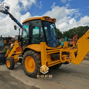 รถขุดตักล้อยาง JCB 3CX สีเหลือง ระบบบังคับเลี้ยวสี่ล้อ พร้อมบุ้งกี๋และที่ตักด้านหน้า - Product Image 2