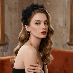 YouLaPan Squisita Fascia per Capelli Nera Artigianale con Fiori in Rete, Fascia Larga Floreale in Tulle Voluminoso per Addio al Nubilato a Tema Scuro A436 - Product Image 3