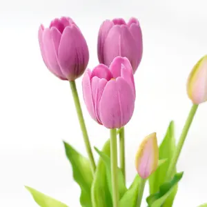 Fleur artificielle réaliste de tulipes modernes au toucher réel Arrangement de fleurs de tulipes en silicone de belle couleur pour un événement de mariage à domicile