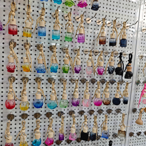 Flacons de parfum pour diffuseur d'air de voiture en verre vides 8 ml et 10 ml avec bouchon à vis à impression sérigraphique - Product Image 1