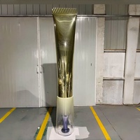 Statue de bouteille cosmétique en fibre de verre surdimensionnée, réaliste, à proportion fidèle, longue durée de vie, thème beauté Plaza