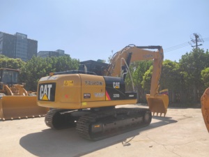 รถขุด CAT 320D2 มือสอง น้ำหนัก 20.6 ตัน คุณภาพคุ้มราคา ระบบไฮดรอลิกเต็มรูปแบบ เหมาะสำหรับงานขุดลอกแม่น้ำและงานก่อสร้างฝั่งดิน - Product Image 2