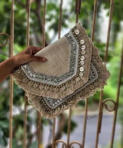 Sac Banjara en jute de haute qualité, design élégant, avec bandoulière chaîne, fait main, sac ethnique à porter sur l'épaule pour un usage quotidien, disponible à un prix raisonnable - Product Image 6