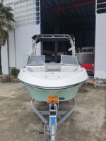 Yacht de sport FRP pour le ski nautique, les fêtes en famille, les vacances et les loisirs aquatiques, yacht pour 8 personnes avec auvent Bimini, bleu clair, bateau rapide
