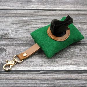 Distributeur de sacs à déjections canines en feutre léger avec porte-clés pour animaux de compagnie en extérieur - Product Image 5