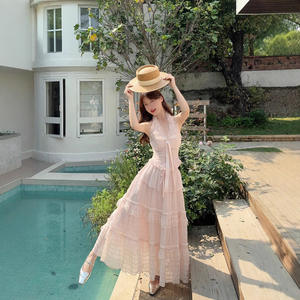 Conjunto de Dos Piezas con Top Halter de Encaje Rosa y Falda Midi, Patrón de Flores Bordadas, Chifón Transpirable de Secado Rápido, Ropa de Playa para Verano - Product Image 1