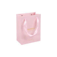 Emballage en carton boutique en tissu personnalisé de marque sac en papier cadeau rose bon marché mat avec votre propre logo pour les petites entreprises