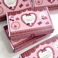 Süße Rosa Schokoladen-Kirsch-Herz-Druck Wellpappe-Geschenkbox Valentinstag Geschenkbox Snacks Schmuck Handgefertigt aus Recycling-Materialien