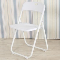 Chaises en plastique renforcé multicolores très vendues avec dossier innovant et tabourets pliants pour les activités d'exposition