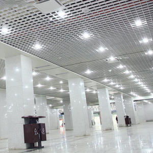 Panneaux <span class=keywords><strong>de</strong></span> plafond en grille à cellules ouvertes en aluminium - Design moderne, insonorisants et imperméables pour hôtel, extérieur et centre commercial - Product Image 3
