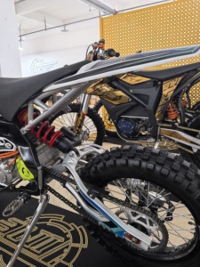 Wholesale Professional Motocross ET 2024 Mixed Iron Aluminum Frame <b>Load</b> 150KG 110KM/H <b>Top</b> Speed Dual Motorcycle - Product Image 3