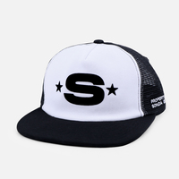 Casquette Trucker personnalisée style rétro premium avec logo imprimé floqué noir et blanc, visière plate et dos en maille, pour distributeurs mondiaux en gros