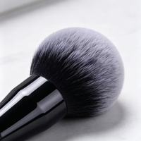 Pinceau de maquillage professionnel en gros, grand format, poils synthétiques doux, manche noir brillant, pour poudre et blush, logo personnalisé disponible