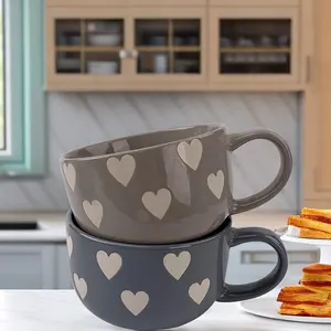 Individueller Großhandel Porzellan-Kaffeebecher mit Herz-Logo Frühstück Milchbecher Lieferant individueller Keramikbecher Geschenk