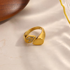 Anillo de Acero Inoxidable Estilo Europeo, Ajustable, con Forma de Cruz, Chapado en Oro de 18k, Joyería Unisex para Uso Diario - Product Image 2