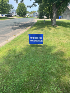 ป้ายสนามหญ้า PVC แข็งแรงทนทานต่อสภาพอากาศ ขนาด 18x24 นิ้ว ป้ายโฆษณาแบบกำหนดเอง ป้องกันรังสียูวี เป็นมิตรกับสิ่งแวดล้อม เหมาะสำหรับงานขายของในโรงรถ งานแต่งงาน ป้ายอสังหาริมทรัพย์ งานอีเว้นท์กลางแจ้ง และป้ายสนามหญ้า - Product Image 3