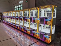 Distributeur automatique de cadeaux à jetons Arcade Toy Mini Super Claw Crane Machine pour 4 enfants