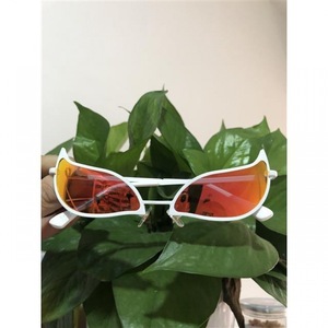 Lunettes de soleil œil de chat de style <span class=keywords><strong>cyberpunk</strong></span> pour hommes et femmes, cosplay One Piece Doflamingo Joker Tech Punk - Product Image 5