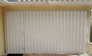 Persianas <span class=keywords><strong>de</strong></span> acordeón <span class=keywords><strong>de</strong></span> <span class=keywords><strong>aluminio</strong></span> personalizadas modernas <span class=keywords><strong>Precio</strong></span> <span class=keywords><strong>de</strong></span> fábrica Persiana enrollable plegable para exteriores horizontal a prueba <span class=keywords><strong>de</strong></span> huracanes y tifones - Product Image 3